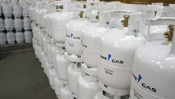 Las garrafas de YPF Gas que pueden conseguirse en las estaciones de servicio de Neuquén.