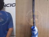 Lagrimita intentó apuñalar a un policía: lo salvó el chaleco antibalas