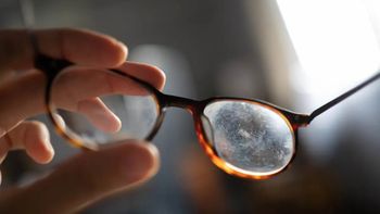 El truco definitivo para eliminar los rayones de los lentes, sin dañarlos. El truco definitivo para eliminar los rayones de los lentes, sin dañarlos.