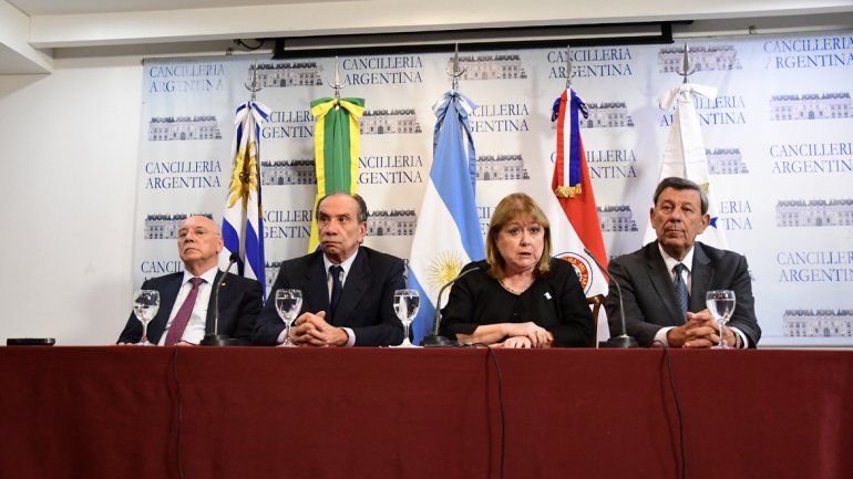 Cancilleres del Mercosur le piden a Venezuela que respete la división de poderes