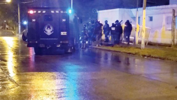 Colonia Buena Esperanza: allanaron por tiroteo entre bandas