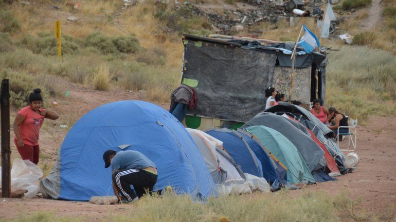 Los ocupantes montaron una decena de carpas