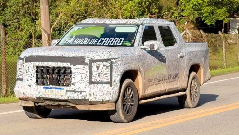 La Volkswagen Amarok 2027 captada con camuflaje en Brasil. Foto: Falando de Carro. La Volkswagen Amarok 2027 captada con camuflaje en Brasil. Foto: Falando de Carro.