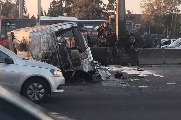 La cabina del camión en una de la manos. La cabina del camión en una de la manos.