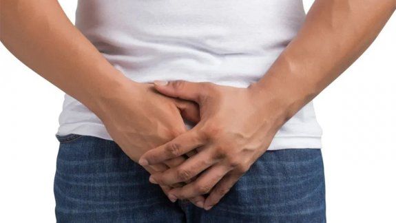 Lo mató al aplastarle los testítulos: dijo que estaba poseída