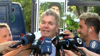 Caso Cecilia: Burlando aseguró que la familia Sena son una tribu de salvajes. Caso Cecilia: Burlando aseguró que la familia Sena son una tribu de salvajes.