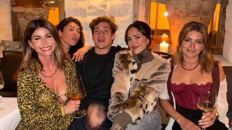 Foto del encuentro entre el piloto Franco Colapinto con las celebrities argentinas, entre las que se encontraba Natalie Pérez. Foto del encuentro entre el piloto Franco Colapinto con las celebrities argentinas, entre las que se encontraba Natalie Pérez.