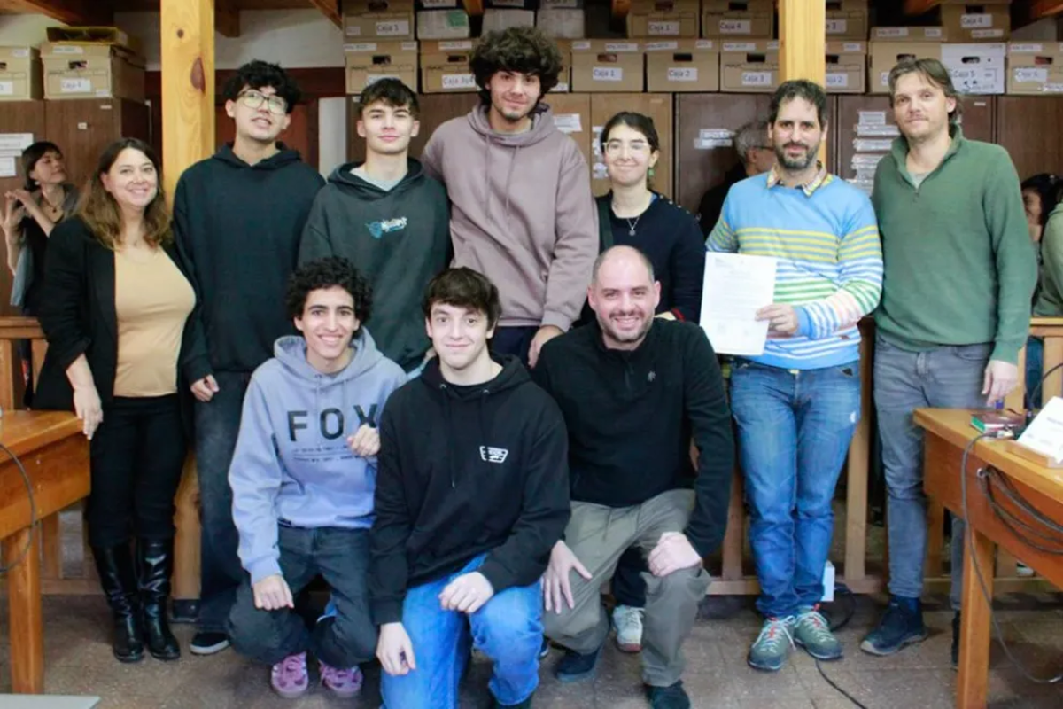 Estudiantes y docentes de la EPET 12 de San Martín de los Andes, desarrolladores de la aplicación.