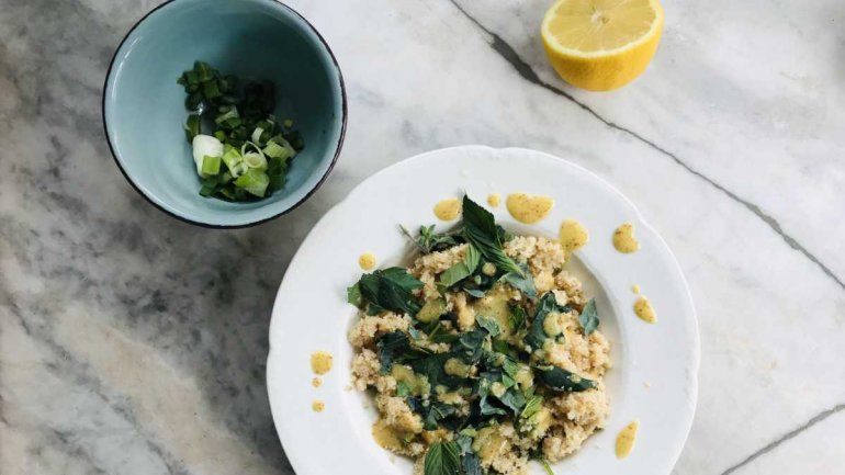 Ensalada de trigo burgol, kale y vinagreta de mostaza
