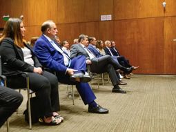 figueroa lanzo nuevos creditos para pymes: tenemos que defendernos entre neuquinos figueroa lanzo nuevos creditos para pymes: tenemos que defendernos entre neuquinos