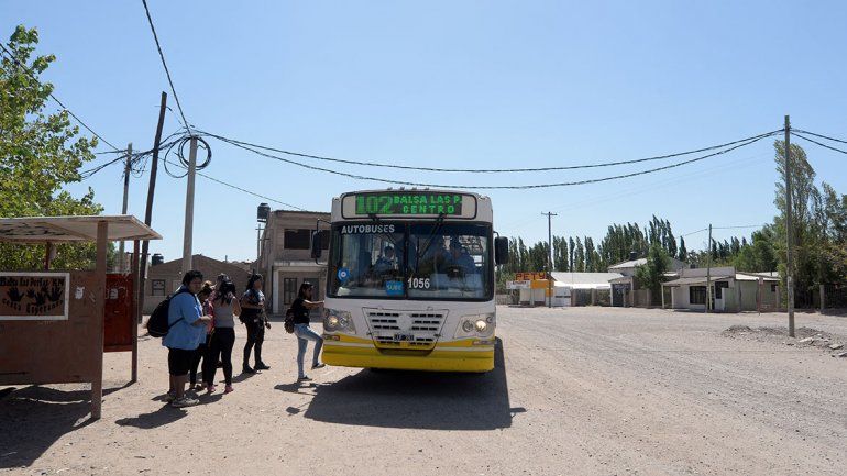 Transportan cada vez más gente desde Balsa Las Perlas