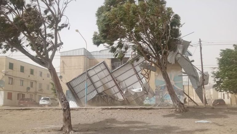 Se voló el techo de un edificio en Comodoro Rivadavia.