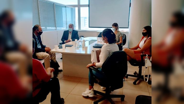 Buscan mejorar la línea 102 de maltrato infantil junto a abogados del caso del nene asesinado