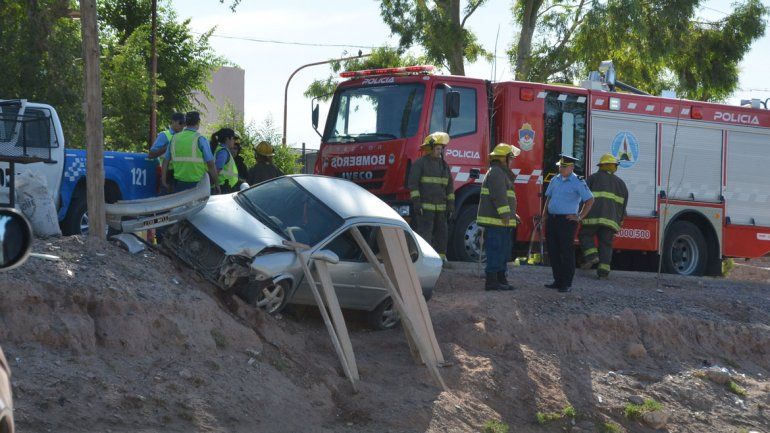 Hizo una mala maniobra y de milagro no volcó