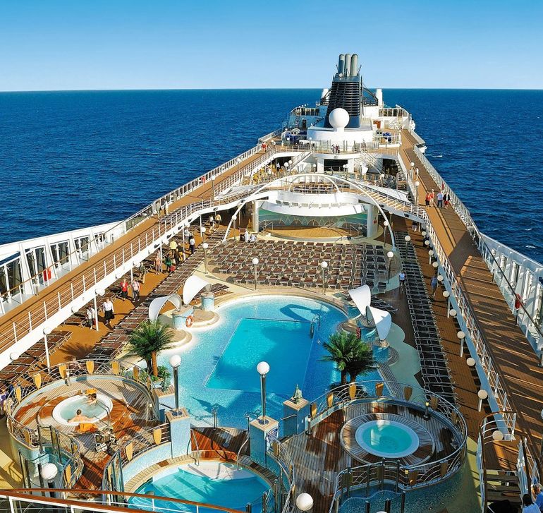 La ausencia del camarero no fue notada en el crucero hssta varias horas después, cuando el crucero ya estaba en aguas de Brasil. La ausencia del camarero no fue notada en el crucero hssta varias horas después, cuando el crucero ya estaba en aguas de Brasil.