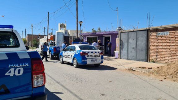 El allanamiento, donde se produjo la agresión a la jueza de Paz, tuvo lugar en una vivienda de la calle Gregorio Álvarez de Cutral Co.&nbsp;