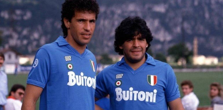 Maradona dejó un grupo de remeras de intercambio con otros grandes jugadores de fútbol y podrían costar una fortuna