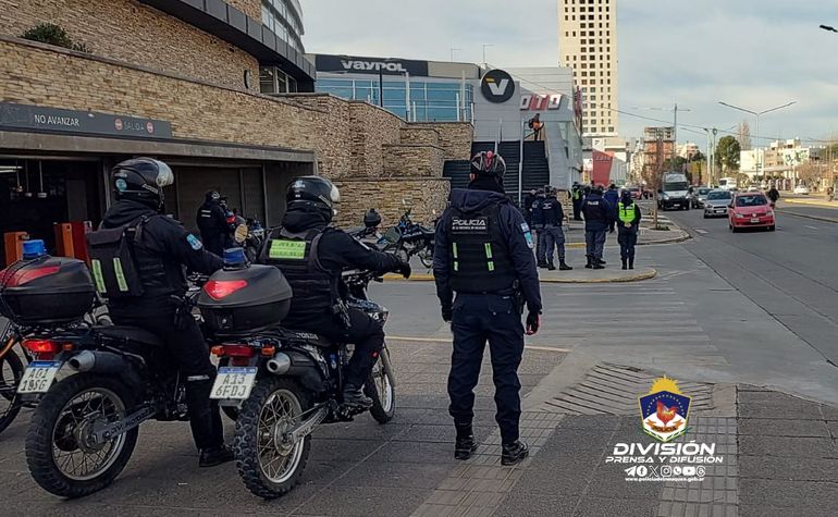 Los jóvenes se habían reunido, en un primer momento, en dos shoppings de la capital. Pero fueron disuadidos por la Policía. Los jóvenes se habían reunido, en un primer momento, en dos shoppings de la capital. Pero fueron disuadidos por la Policía.