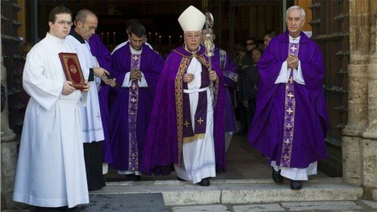 Escándalo: obispado da cursos para dejar de ser homosexual