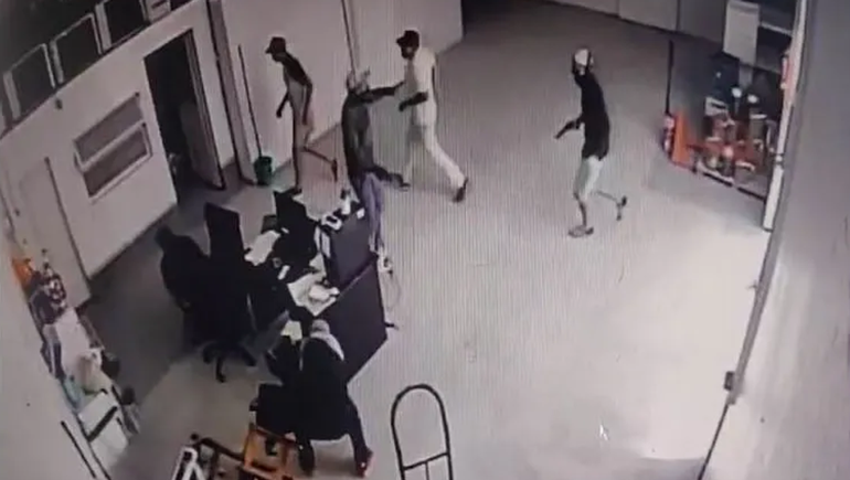 Los ladrones del asalto a la distribuidora quedaron filmados.