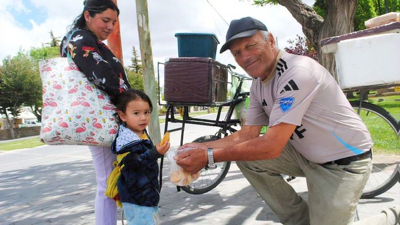José, El Churrero de Zapala: una historia de perseverancia y amor por los tradicionales alimentos para acompañar el mate | LM Neuquen José, El Churrero de Zapala: una historia de perseverancia y amor por los tradicionales alimentos para acompañar el mate