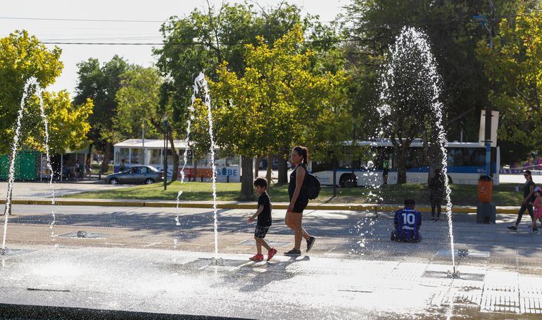 Las proyecciones oficiales señalan que el calor extremo podría extenderse incluso hacia el verano de 2026. Las proyecciones oficiales señalan que el calor extremo podría extenderse incluso hacia el verano de 2026.