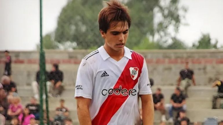 Giorgio Costantini con la camiseta de River Giorgio Costantini con la camiseta de River