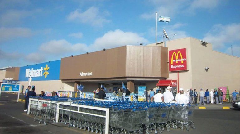 Golpe comando a un blindado en el Walmart de Avellaneda: robaron tres millones de pesos