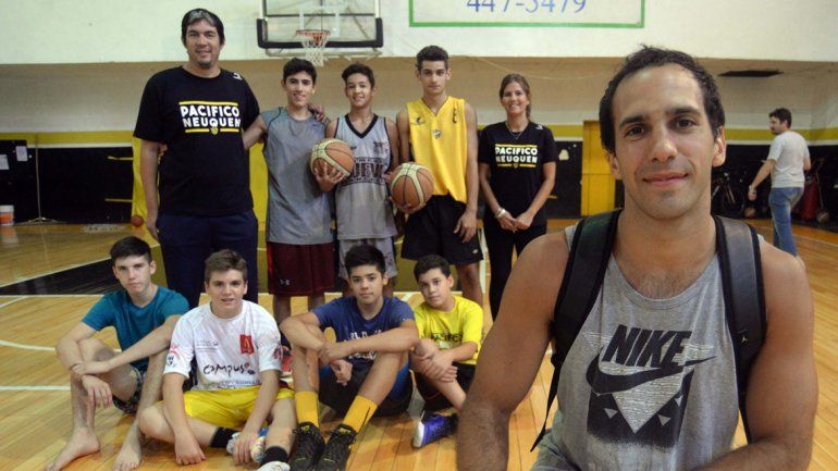 El coach dio un campus en Pacífico y desgranó anécdotas del bahiense.