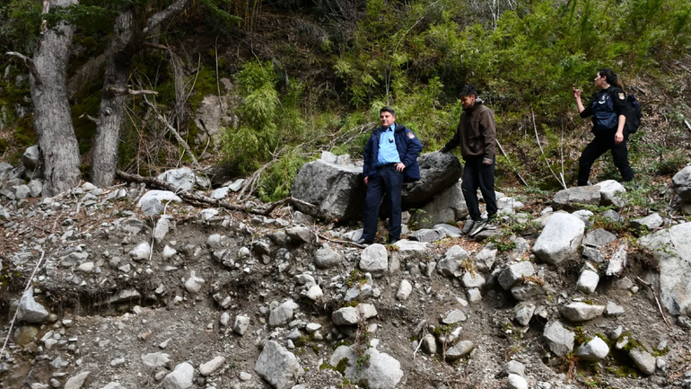 El personal que participó de la expedición para retirar el cuerpo encontrado en inmediaciones del lago Falkner.