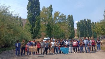 conflicto en el norte neuquino: cortan el ingreso a los miches en reclamo de transporte escolar conflicto en el norte neuquino: cortan el ingreso a los miches en reclamo de transporte escolar