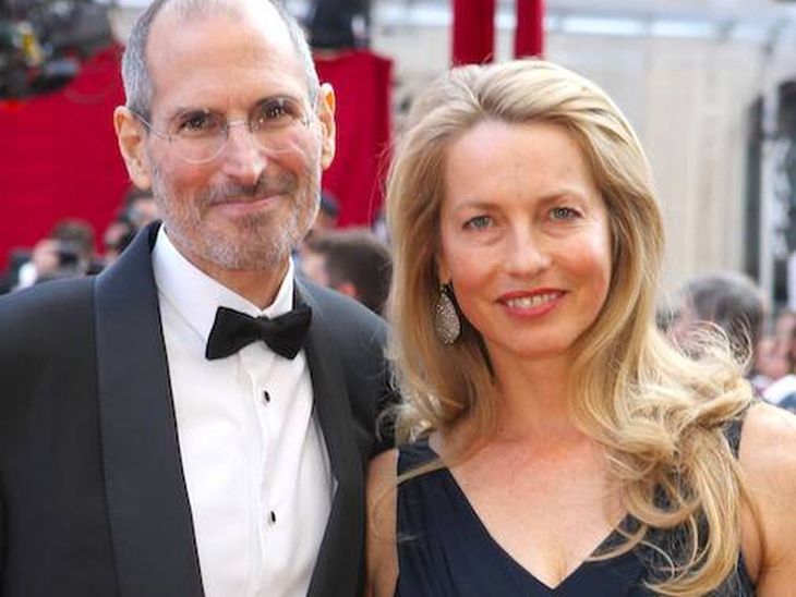 Laurene Powell Jobs y Steve Jobs se conocieron en 1989. Laurene Powell Jobs y Steve Jobs se conocieron en 1989.