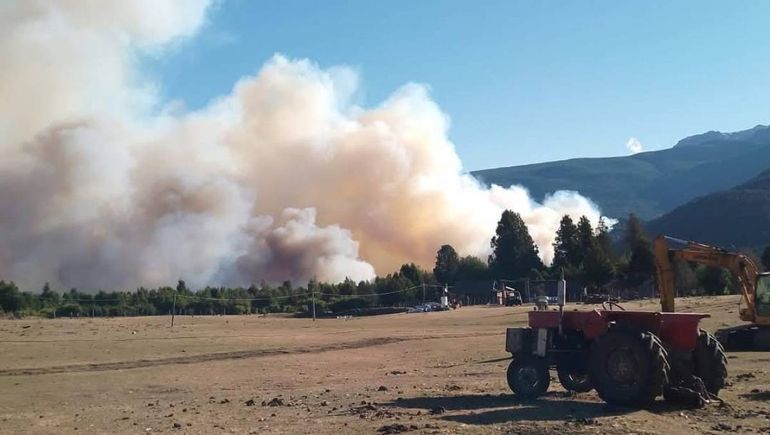 La columna de humo que se veía cuando comenzó el incendio. La columna de humo que se veía cuando comenzó el incendio.