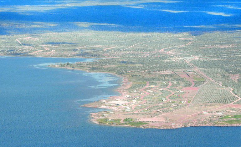 Los delincuentes dieron sendos golpes en los complejos El sosiego y Bahía Verde. A la semana, fueron a robar al coqueto country Chocón del Medio. Los delincuentes dieron sendos golpes en los complejos El sosiego y Bahía Verde. A la semana, fueron a robar al coqueto country Chocón del Medio.