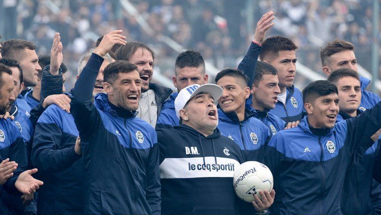 De la emoción de Diego a la revolución en El Bosque, las mejores fotos de un día histórico