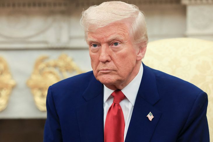 El presidente de Estados Unidos, Donald Trump, observa durante una reunión con el primer ministro israelí, Benjamin Netanyahu (no en la foto), en la Oficina Oval de la Casa Blanca en Washington, EEUU, El presidente de Estados Unidos, Donald Trump, observa durante una reunión con el primer ministro israelí, Benjamin Netanyahu (no en la foto), en la Oficina Oval de la Casa Blanca en Washington, EEUU,