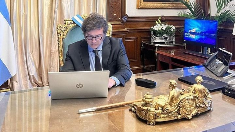 Javier Milei vuelve a ser cuestionado tras la contratación de Nación Seguros.