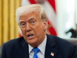 FOTO DE ARCHIVO. El presidente Donald Trump pronuncia un discurso en la Oficina Oval de la Casa Blanca, en Washington, D.C., EEUU, el 21 de marzo de 2025. REUTERS/Carlos Barría FOTO DE ARCHIVO. El presidente Donald Trump pronuncia un discurso en la Oficina Oval de la Casa Blanca, en Washington, D.C., EEUU, el 21 de marzo de 2025. REUTERS/Carlos Barría
