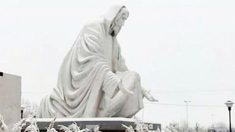 La mayoría de las localidades del interior se cubrieron de nieve. El pronóstico indica que el fenómeno seguirá hasta hoy