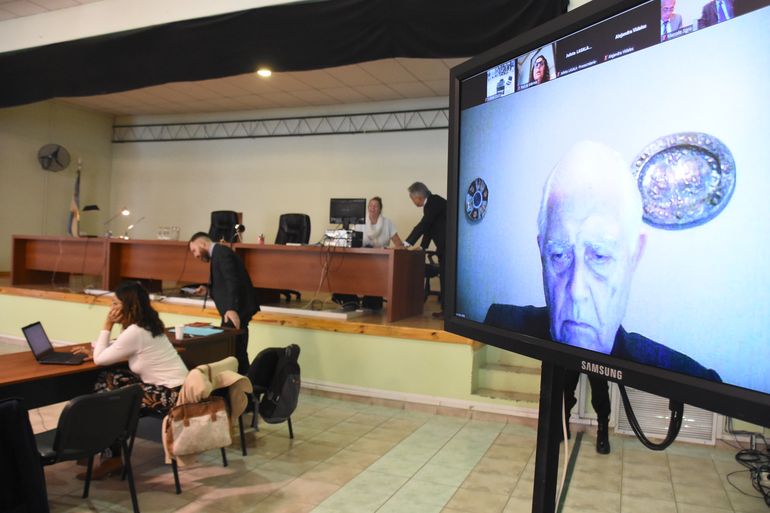 El ex fiscal Victor Ortiz, uno de los imputados en este juicio, siguió por videollamada la audiencia preliminar realizada en junio pasado. El ex fiscal Victor Ortiz, uno de los imputados en este juicio, siguió por videollamada la audiencia preliminar realizada en junio pasado.