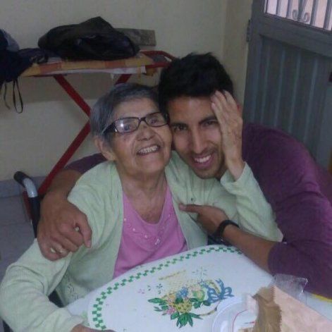 Pablo junto a su querida abuela Antonia, con la que pasaba sus tardes en Neuquén. Su última visita.