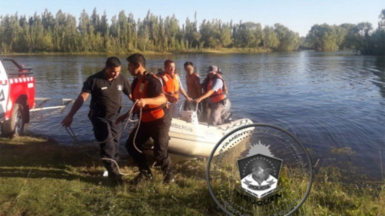 Se fugó de un control policial, escapó a nado por el Limay y lo atraparon en una isla