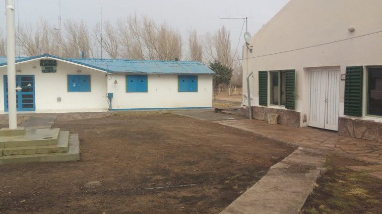 Reclaman que vuelvan las clases en la Escuela 173 de Huantraico