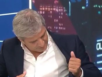 Este saco lo compré en Estados Unidos. Debe tener 15 años seguro, afirmó el ministro.