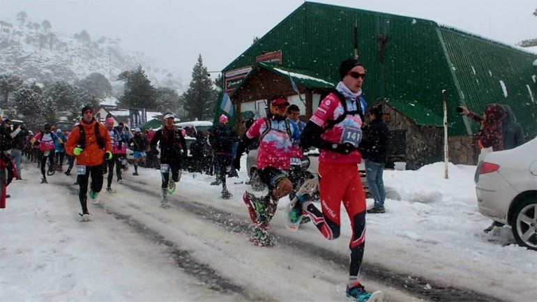 Bajo una intensa nevada se realizó la Copahue Extremo 2018