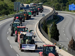 espana: la protesta agraria en la frontera exhibe musculo espana: la protesta agraria en la frontera exhibe musculo
