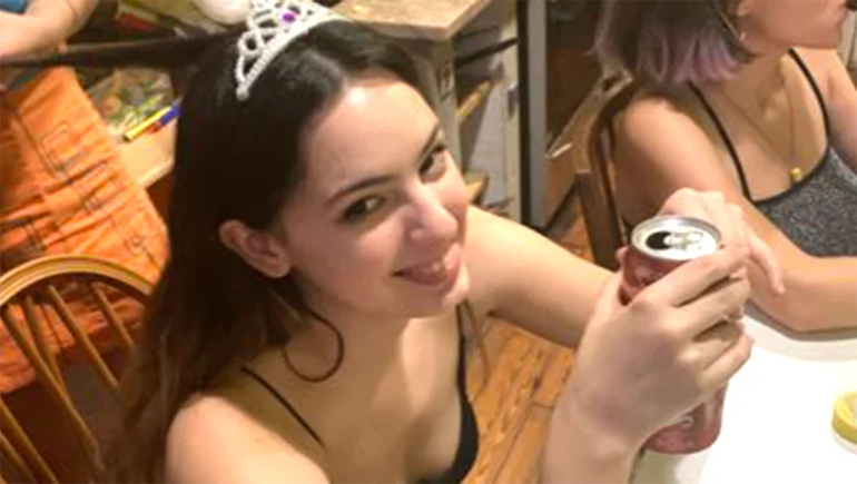 Se desgarró la cornea y no la atendieron porque tenía COVID