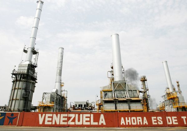 Venezuela compra petróleo