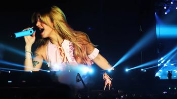 La cantante fue uno de los números centrales de la Fiesta de la Confluencia. La cantante fue uno de los números centrales de la Fiesta de la Confluencia.