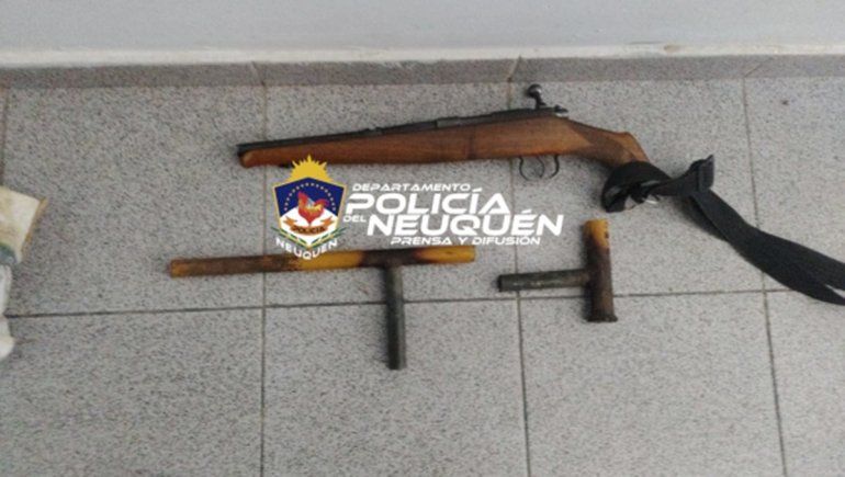 La Policía neuquina también secuestró armas relacionadas a una causa que investiga a una banda vinculada al crimen organizado.&nbsp;